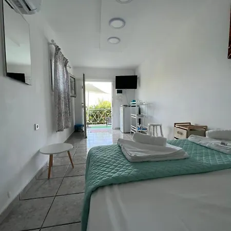 Aronis Spyros Panoramic Seaview Apartments Longos  Room photo