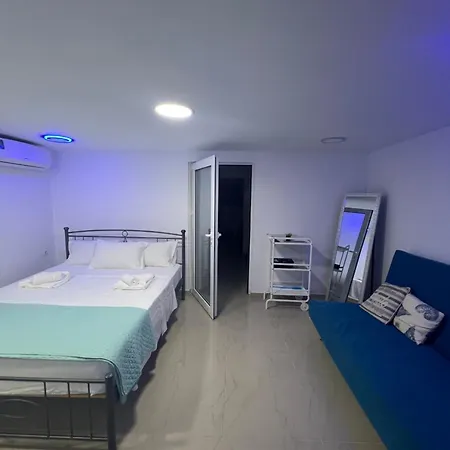 Aronis Spyros Panoramic Seaview Apartments Longos  Room photo