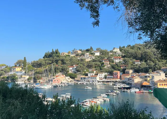 Aronis Spyros Panoramic Seaview Apartments